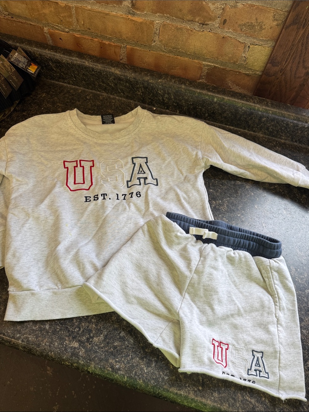 Little bipsy USA set top 5-6 shorts 4-5